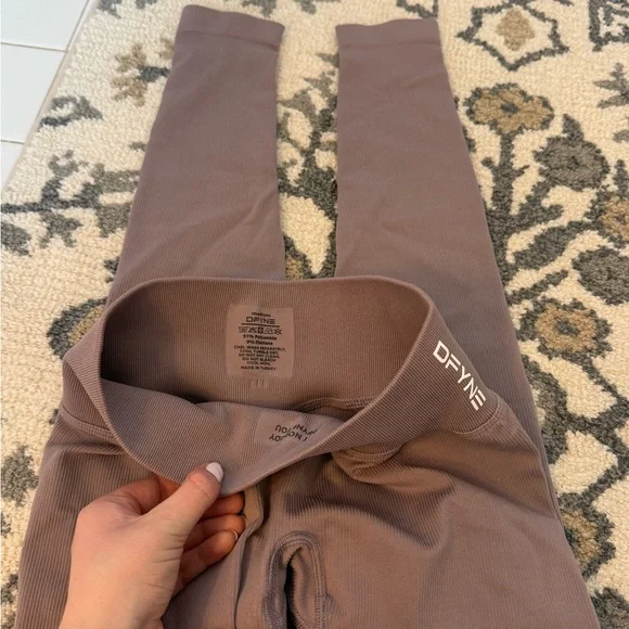 Women’s DFyne High-Rise Ribbed Leggings in Mauve - Picture 5 of 6